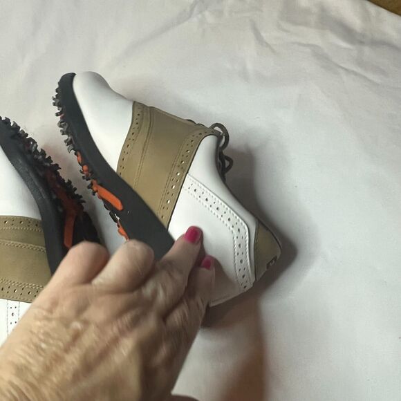 FootJoy Greenjoys Golf Shoes Mens Sz 8.5W White and Tan Lace Spikes Athletic - Picture 10 of 11